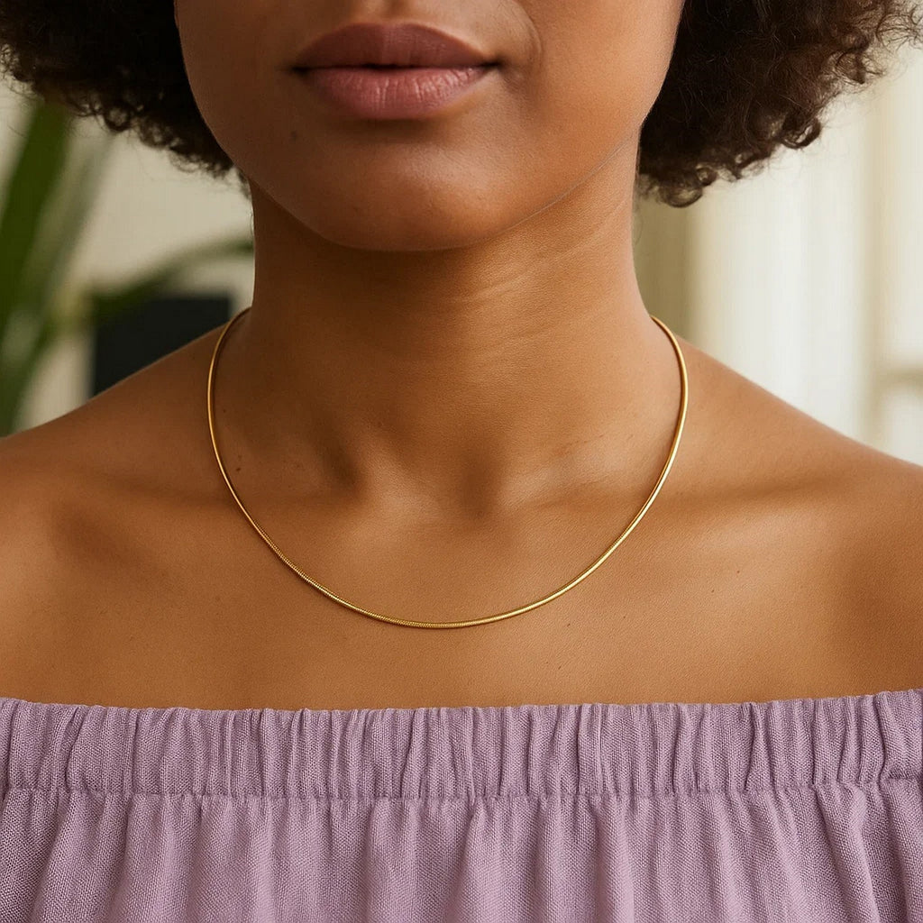 14k Yellow Gold Thin Motif Round Omega Necklace