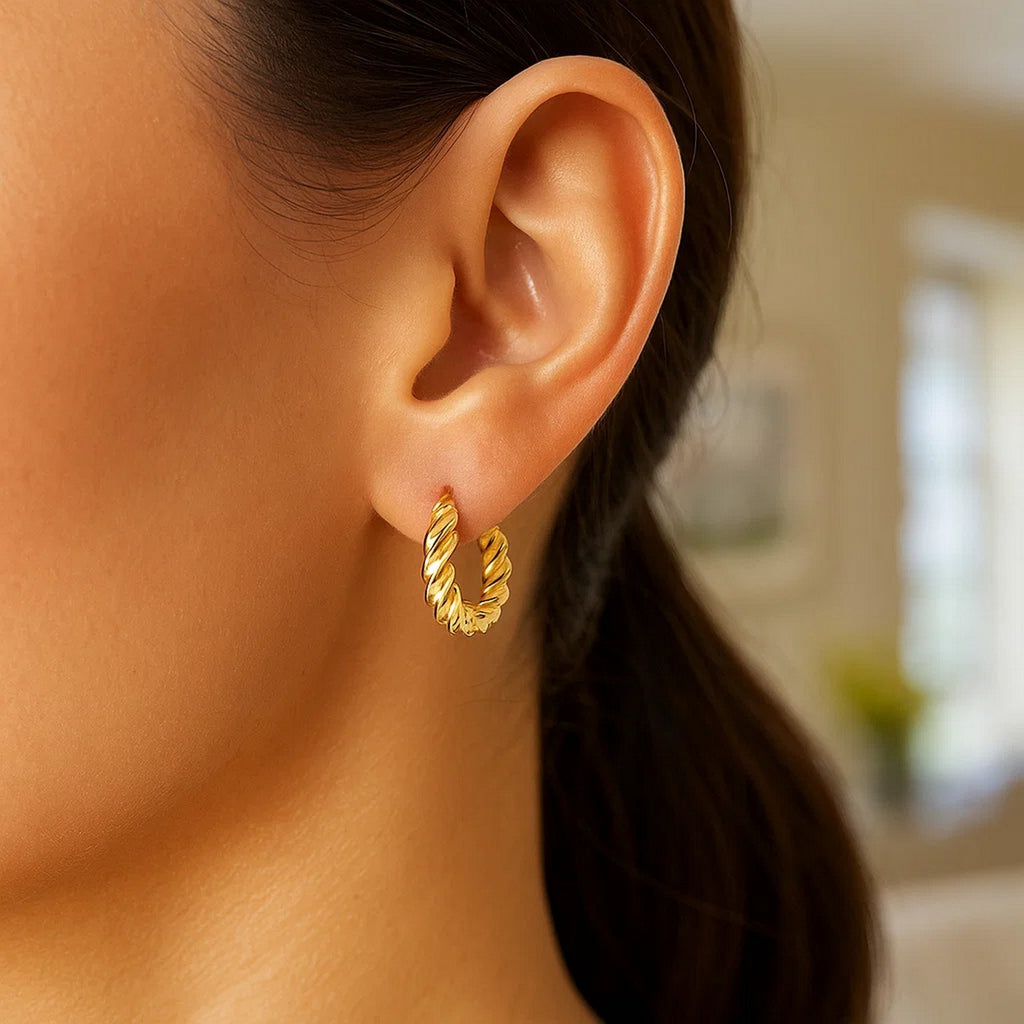 14k Yellow Gold Polished Twisted Hoop Earrings(3x11mm)